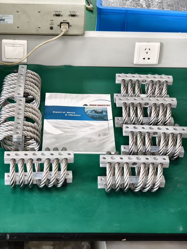 JGX-0480D-12A เครื่องแยกความสั่นสะเทือนจากเชือกสายไฟที่สุดยอดสําหรับการเสริมความแรงแผ่นดินไหวและการดูดซึมแรงกระแทกในอุณหภูมิที่รุนแรง