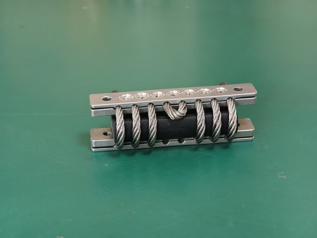 ตัวแยกการสั่นสะเทือนด้วยลวดสลิง GX-60A(N) ที่ปรับแต่งได้ พร้อมความทนทานต่อการเปลี่ยนแปลงอุณหภูมิอย่างดีเยี่ยม และโครงสร้างโลหะทั้งหมดเพื่อการทำงานที่เสถียร
